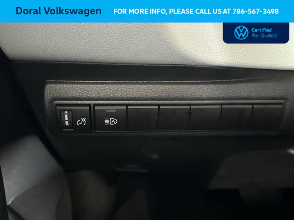 Thumbnail: 2025 Toyota Corolla - 17