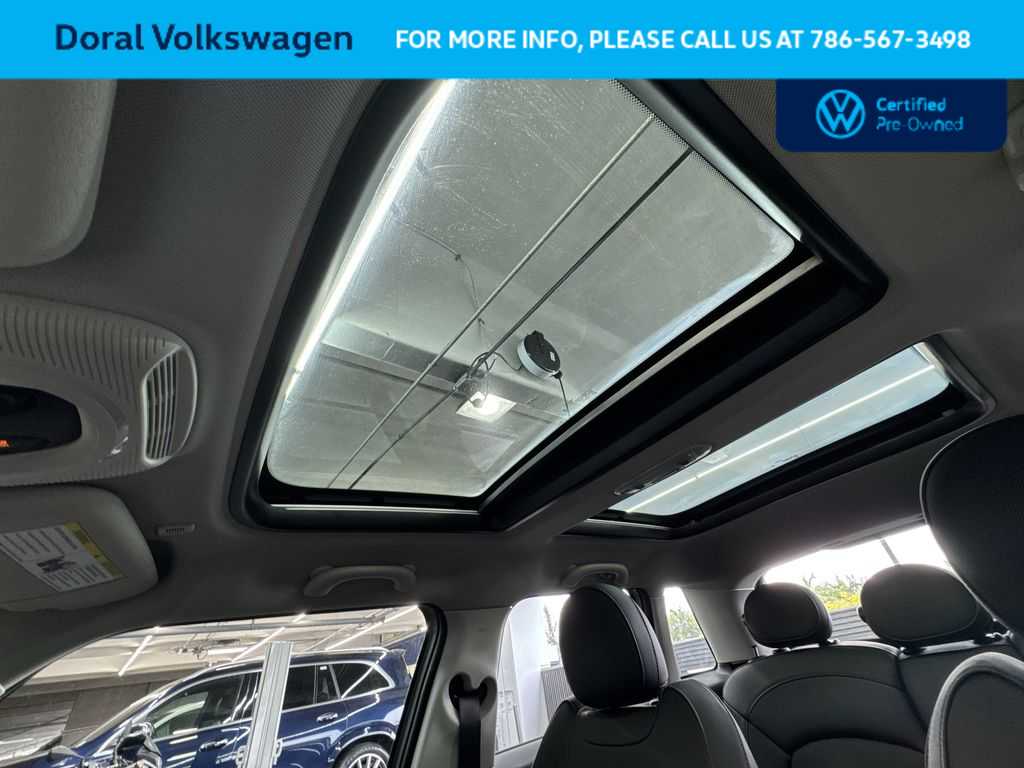 Thumbnail: 2023 MINI Cooper Hardtop - 17