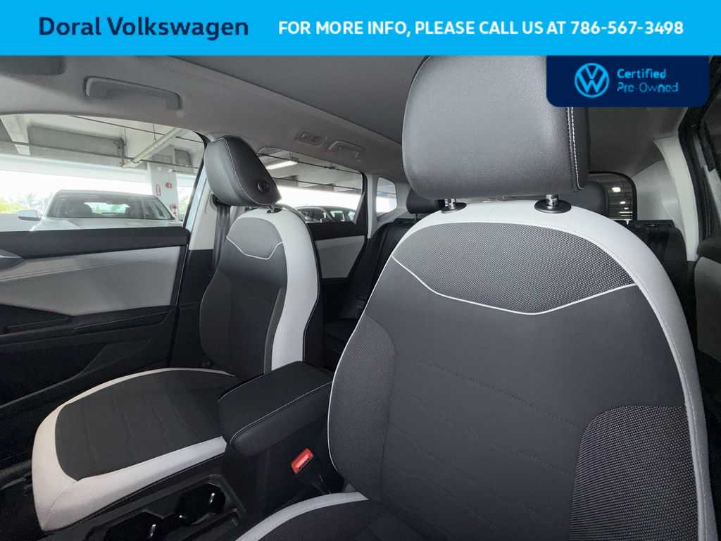 Thumbnail: 2025 Volkswagen Taos - 14