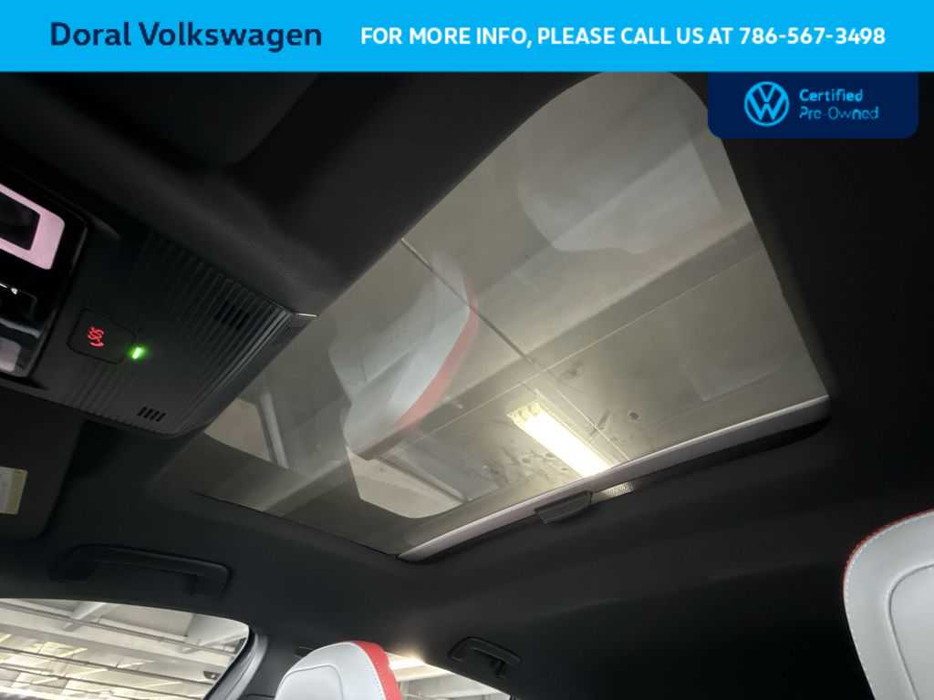Thumbnail: 2025 Volkswagen Golf - 17