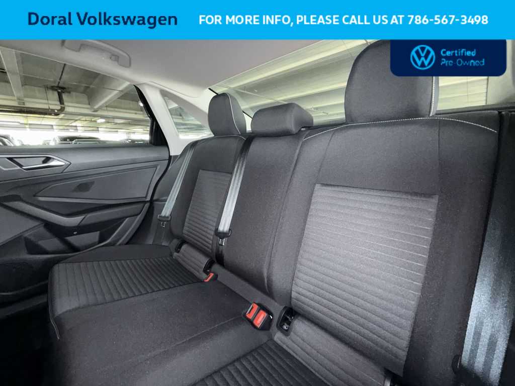 Thumbnail: 2023 Volkswagen Jetta - 22