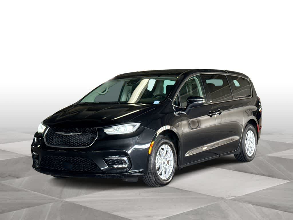 Thumbnail: 2023 Chrysler Pacifica - 4