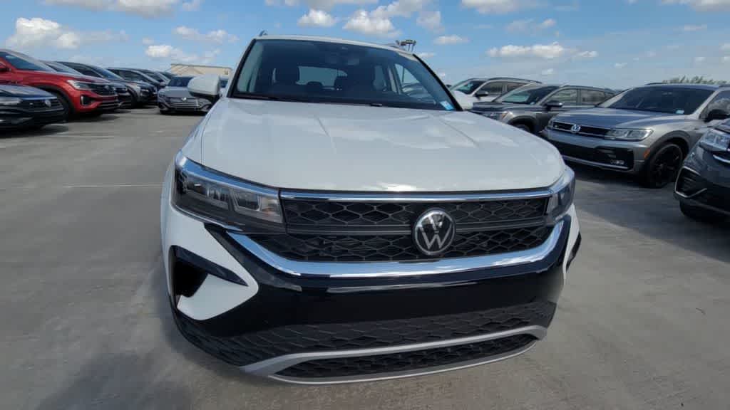 Thumbnail: 2023 Volkswagen Taos - 4