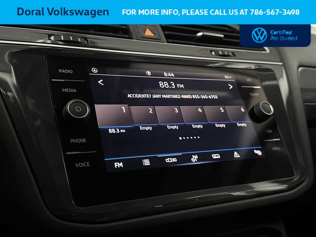 Thumbnail: 2023 Volkswagen Tiguan - 18