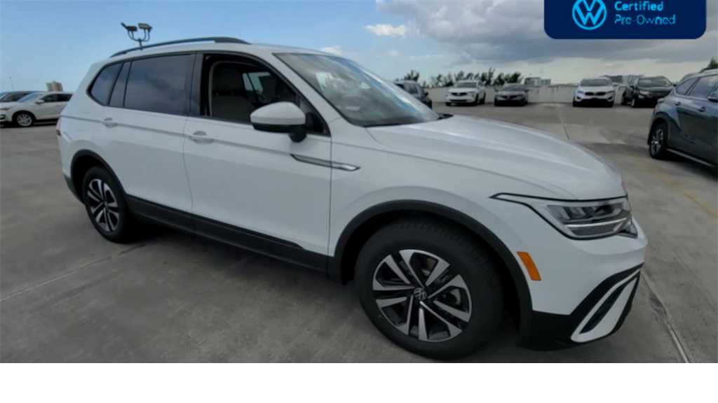 Thumbnail: 2023 Volkswagen Tiguan - 3