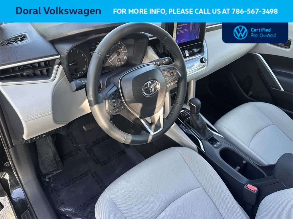 2024 Toyota Corolla Cross LE 13