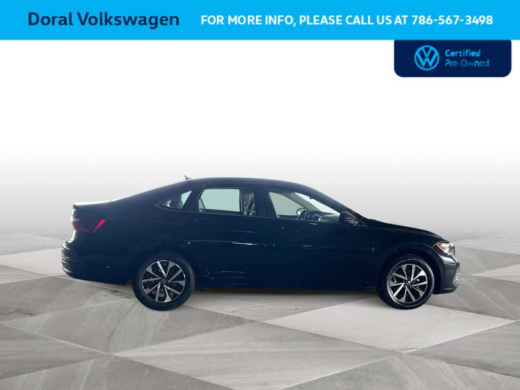 Thumbnail: 2023 Volkswagen Jetta - 9