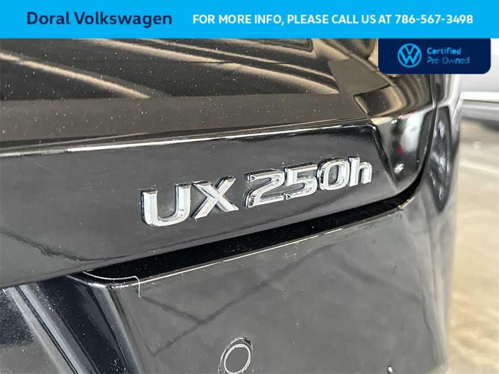 Thumbnail: 2024 Lexus UX - 11