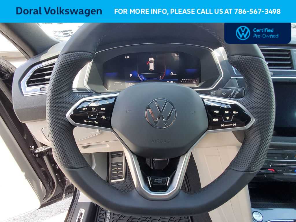 Thumbnail: 2023 Volkswagen Tiguan - 21