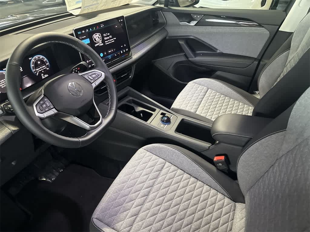 Thumbnail: 2025 Volkswagen Tiguan - 13