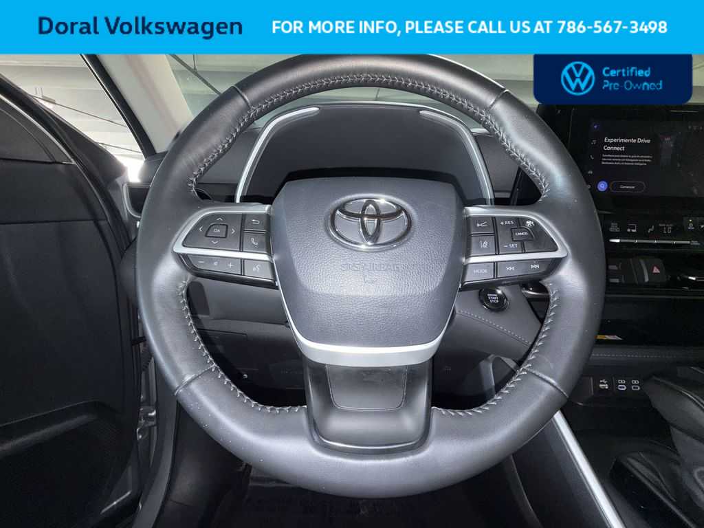 Thumbnail: 2023 Toyota Highlander - 15