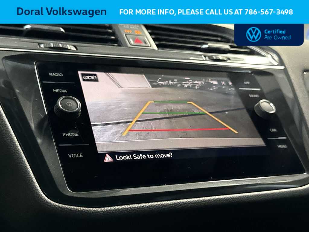 Thumbnail: 2022 Volkswagen Tiguan - 18