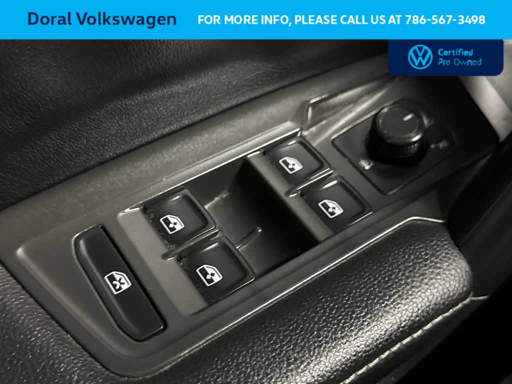 Thumbnail: 2024 Volkswagen Tiguan - 17
