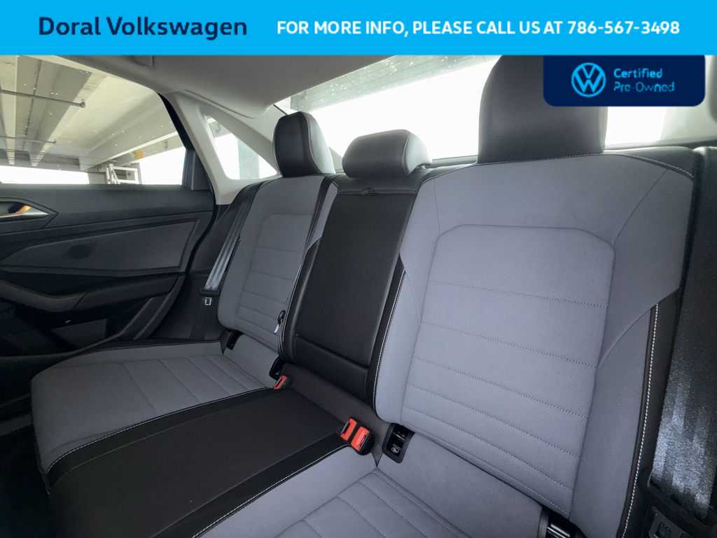 2025 Volkswagen Jetta SE - Photo 22