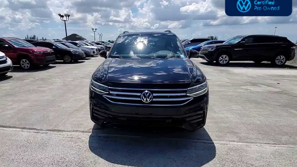 Thumbnail: 2023 Volkswagen Tiguan - 3
