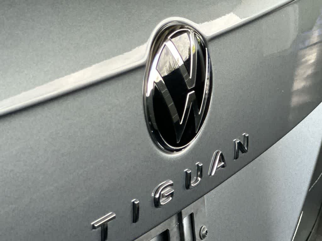 Thumbnail: 2023 Volkswagen Tiguan - 10