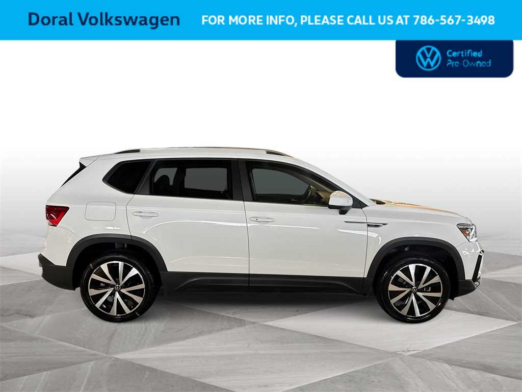 Thumbnail: 2022 Volkswagen Taos - 9