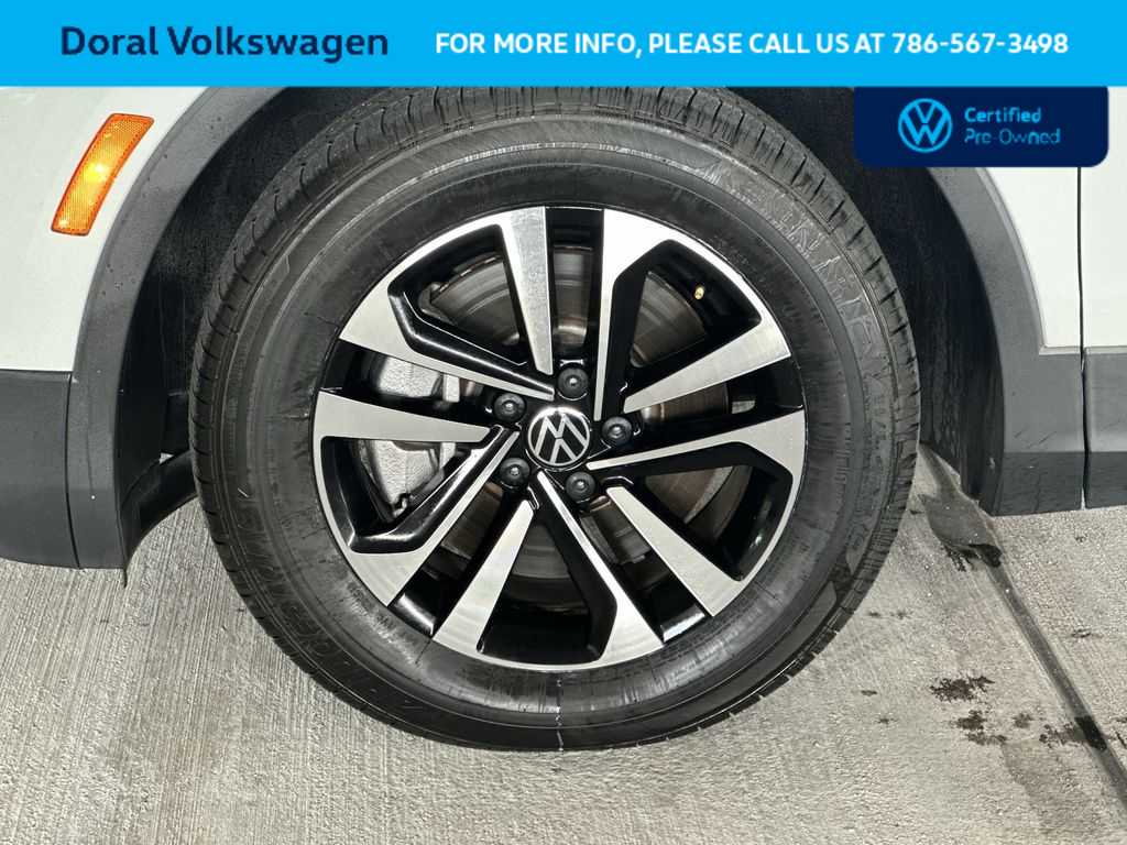 Thumbnail: 2023 Volkswagen Tiguan - 11