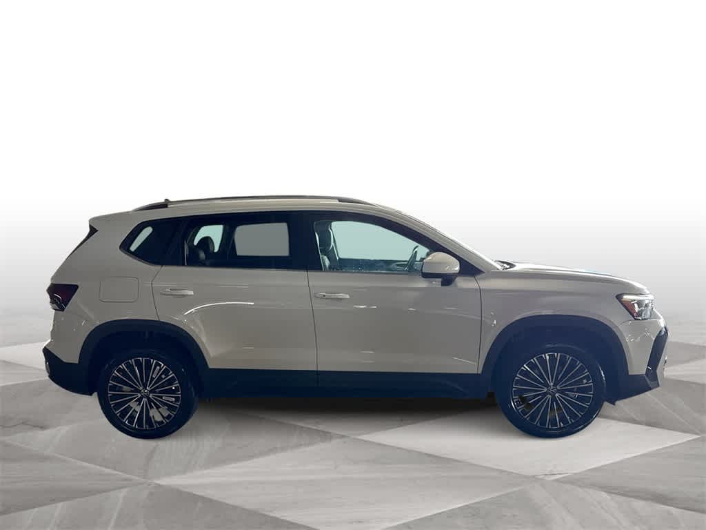 2025 Volkswagen Taos SE 9