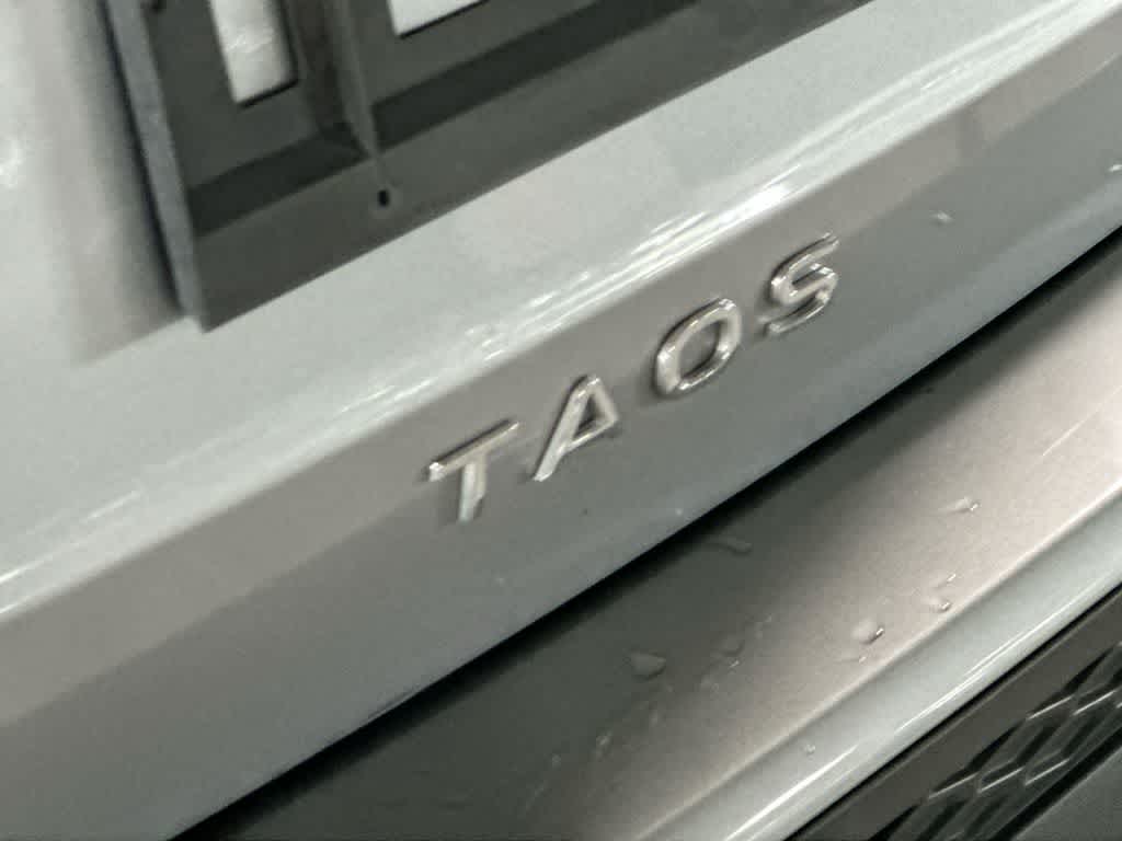 Thumbnail: 2023 Volkswagen Taos - 10