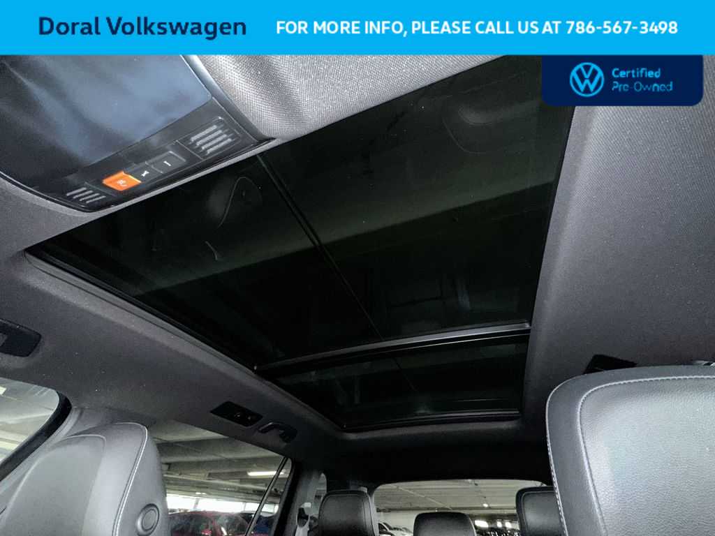 Thumbnail: 2022 Volkswagen Tiguan - 17