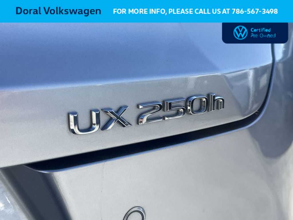 Thumbnail: 2024 Lexus UX - 11