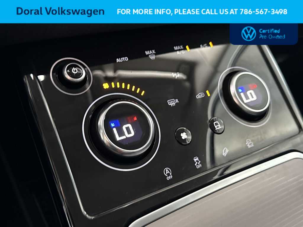 Thumbnail: 2020 Land Rover Range Rover Evoque - 20