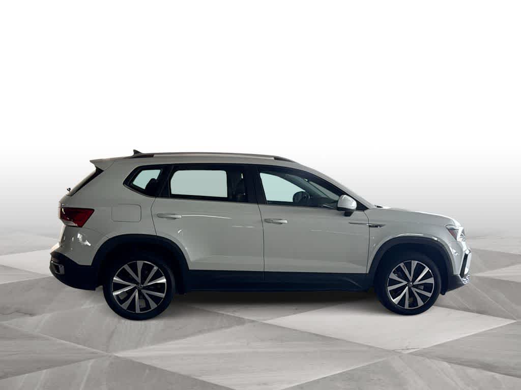 Thumbnail: 2024 Volkswagen Taos - 9