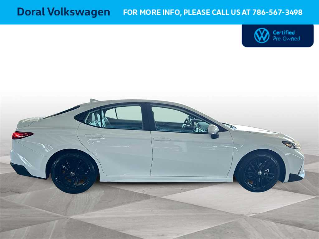 2025 Toyota Camry SE 9