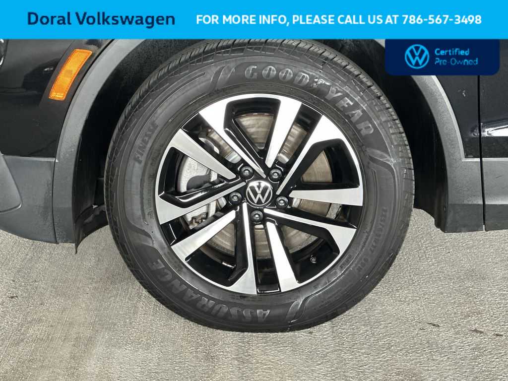 Thumbnail: 2023 Volkswagen Tiguan - 11