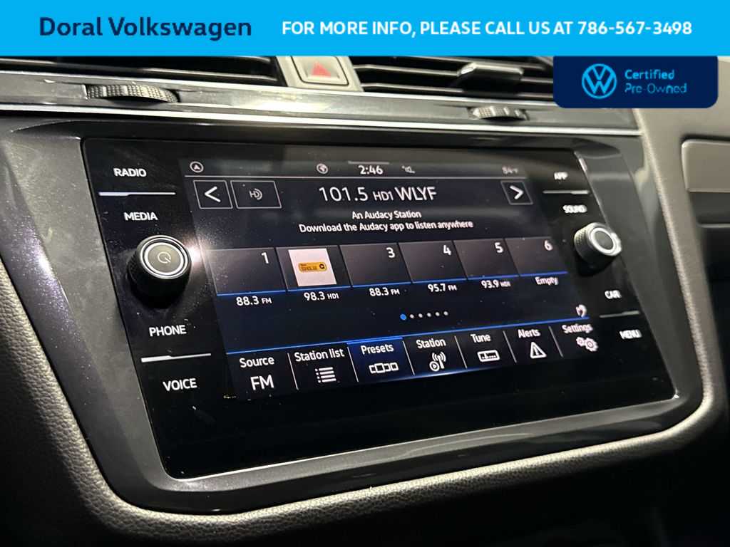 Thumbnail: 2023 Volkswagen Tiguan - 18