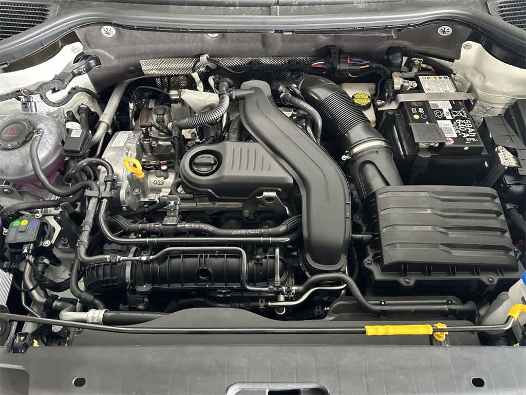 2025 Volkswagen Taos SE 12
