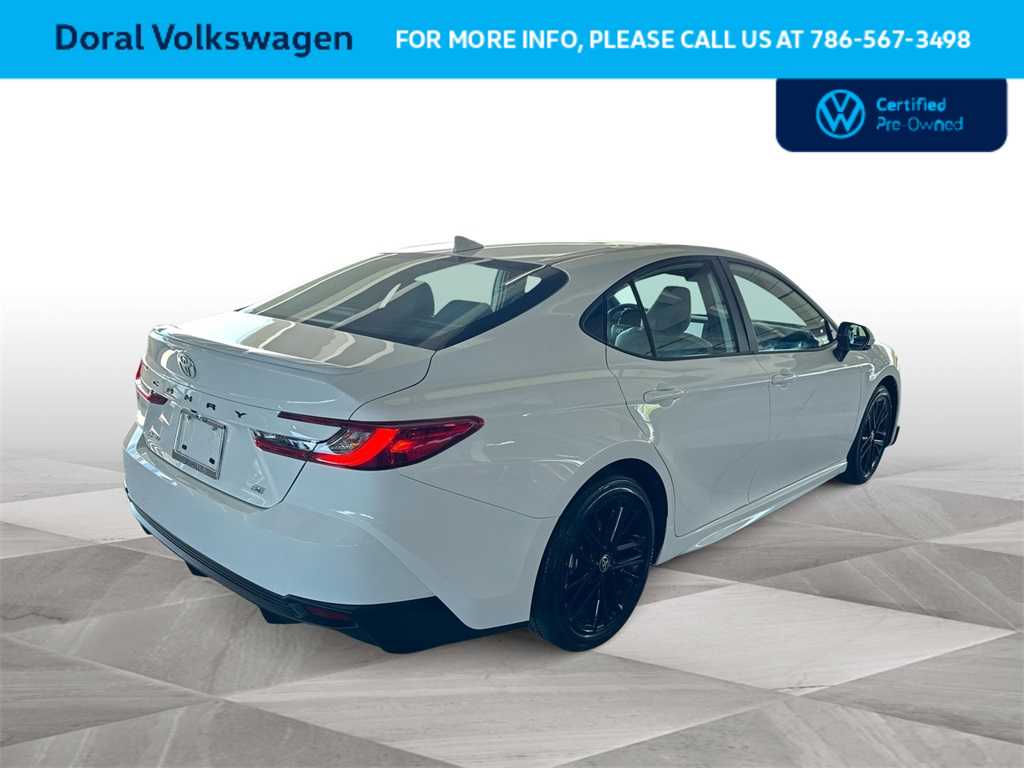 2025 Toyota Camry SE 8