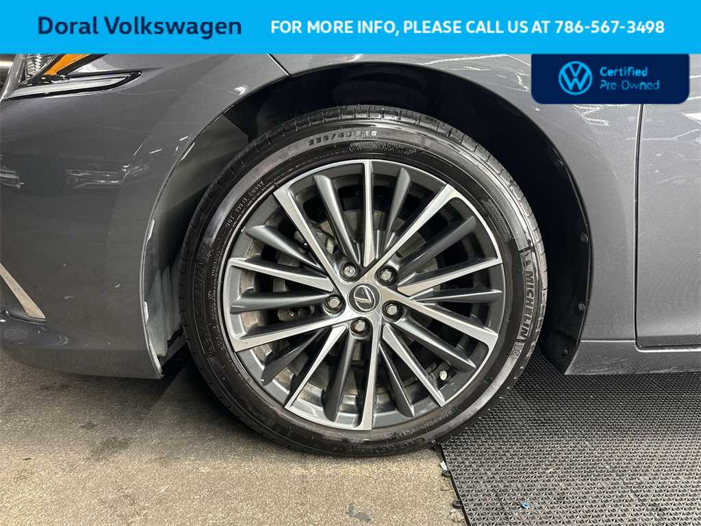 Thumbnail: 2022 Lexus ES - 10