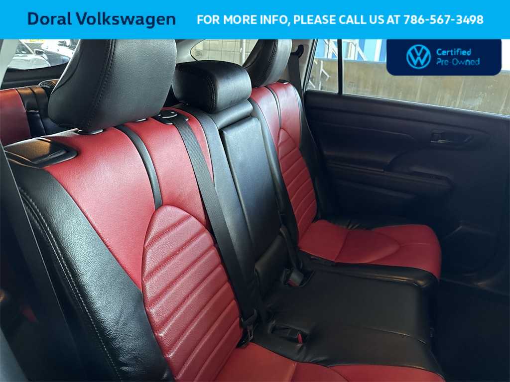 2024 Toyota Highlander LE 26