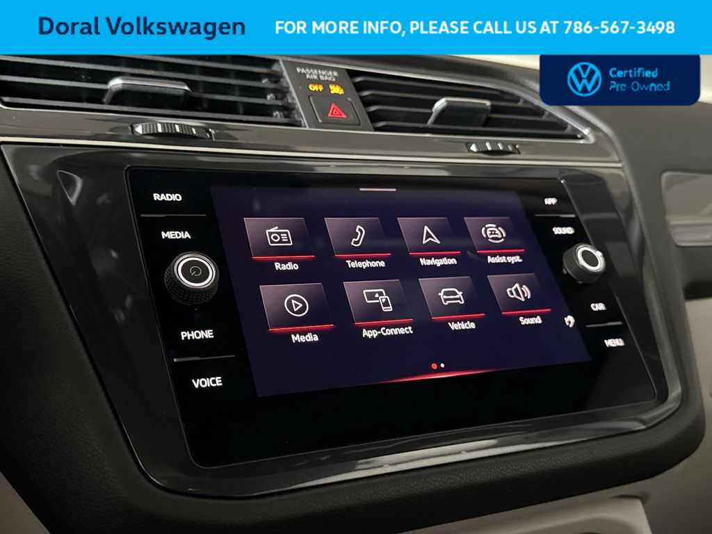 Thumbnail: 2023 Volkswagen Tiguan - 18
