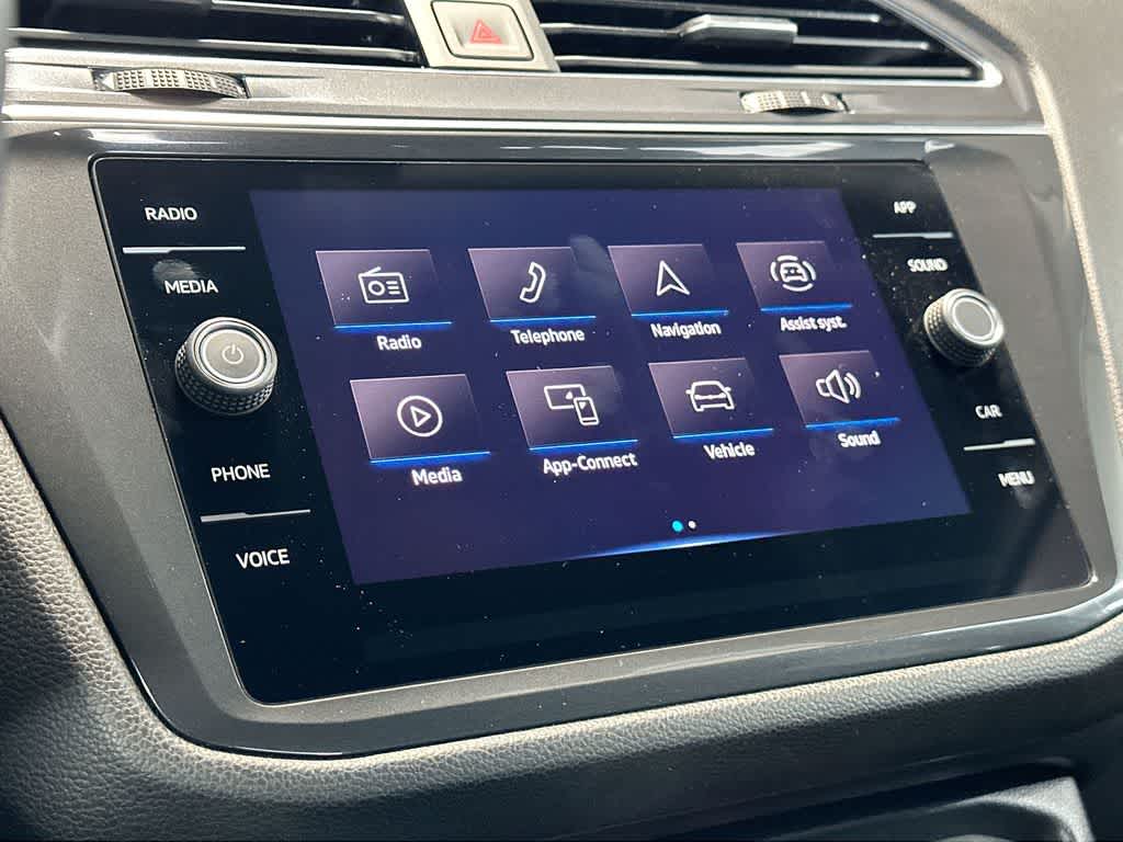 Thumbnail: 2023 Volkswagen Tiguan - 18