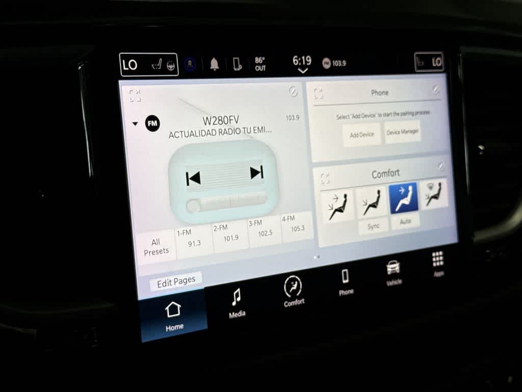 Thumbnail: 2023 Chrysler Pacifica - 18