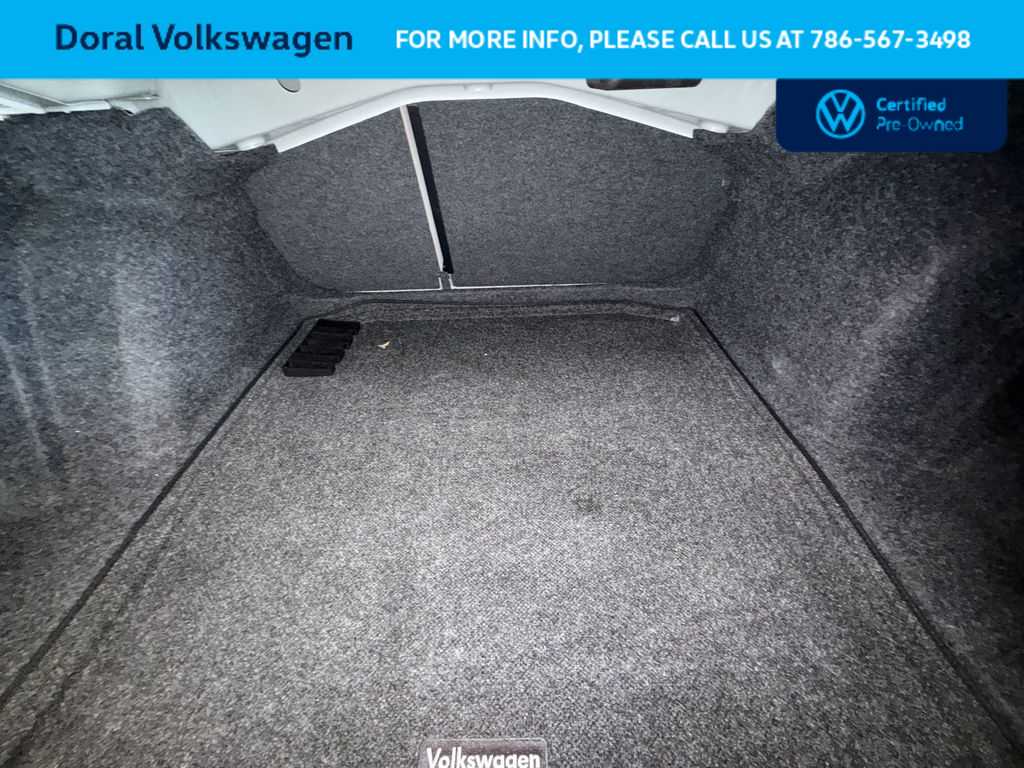 2025 Volkswagen Jetta SE - Photo 25