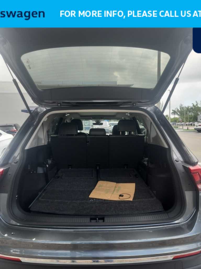 Thumbnail: 2023 Volkswagen Tiguan - 17