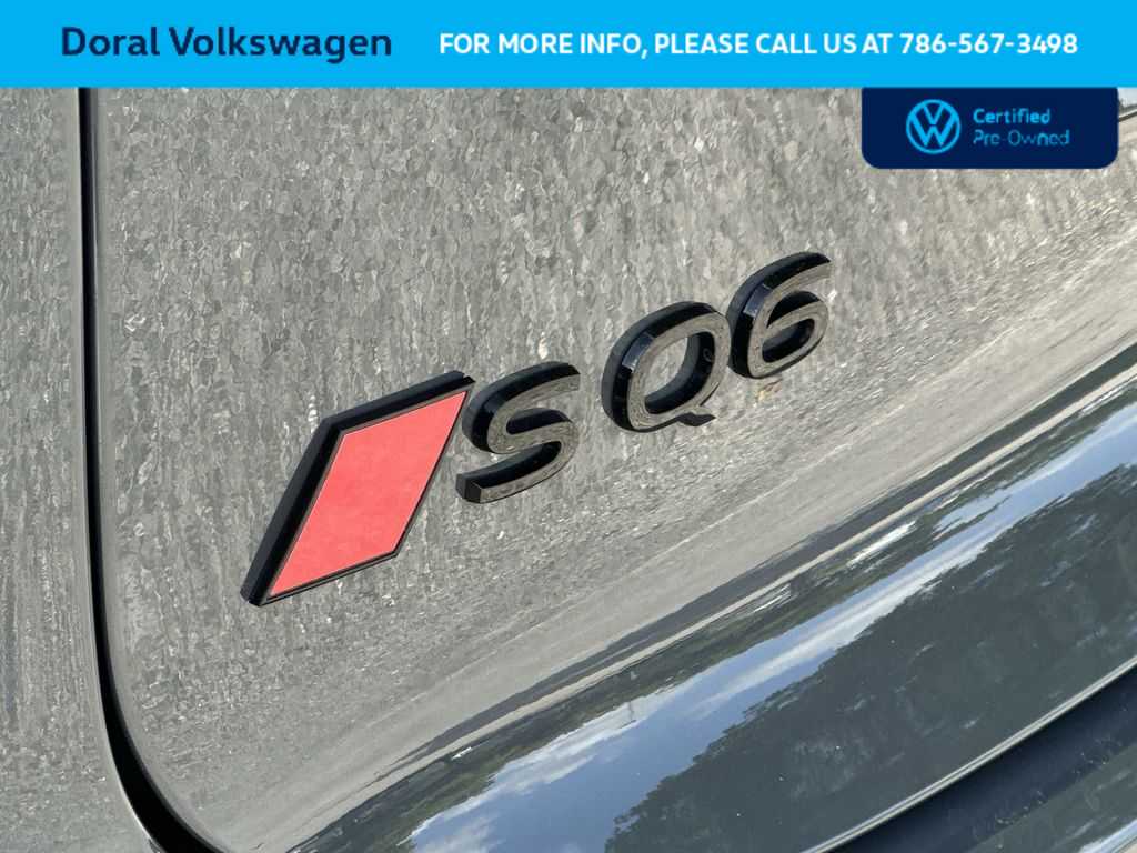 Thumbnail: 2025 Audi SQ6 e-tron - 10