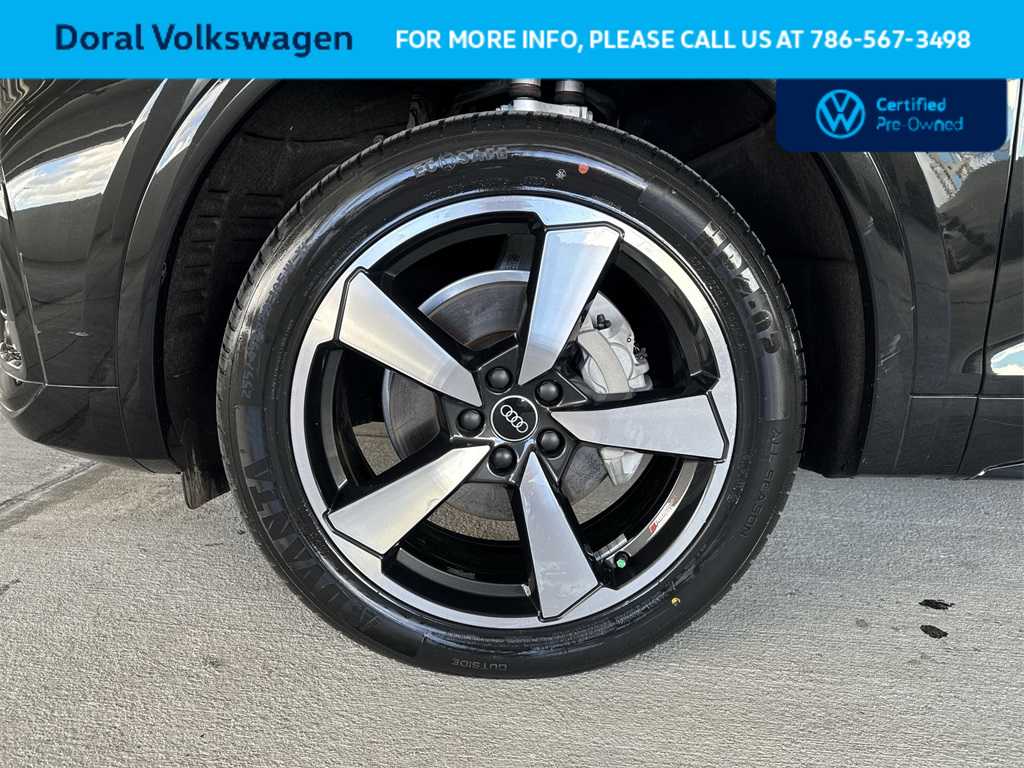 Thumbnail: 2023 Audi Q5 - 10