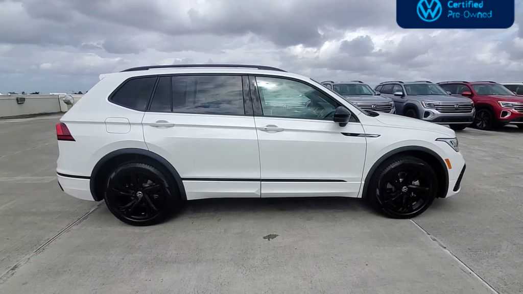 Thumbnail: 2024 Volkswagen Tiguan - 9