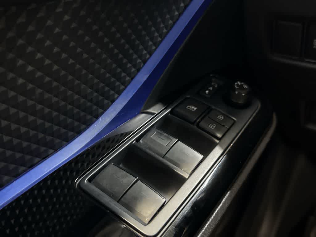 Thumbnail: 2022 Toyota C-HR - 17
