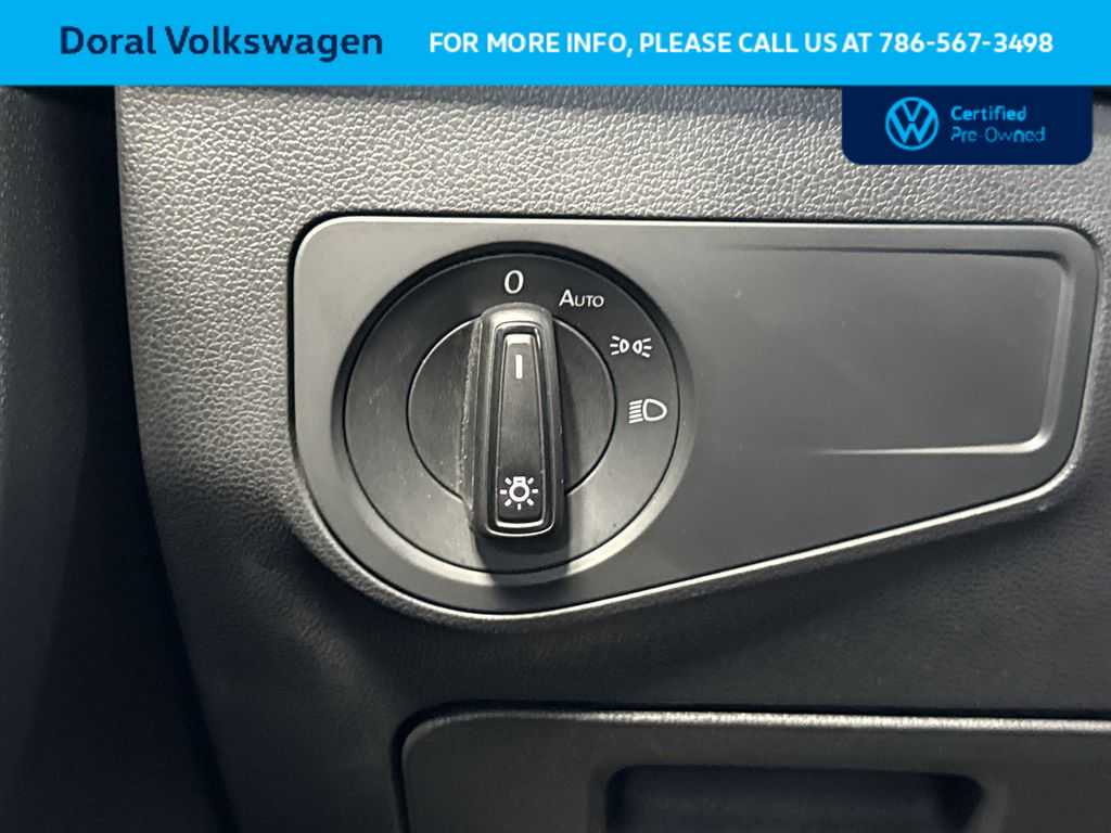 Thumbnail: 2023 Volkswagen Tiguan - 17