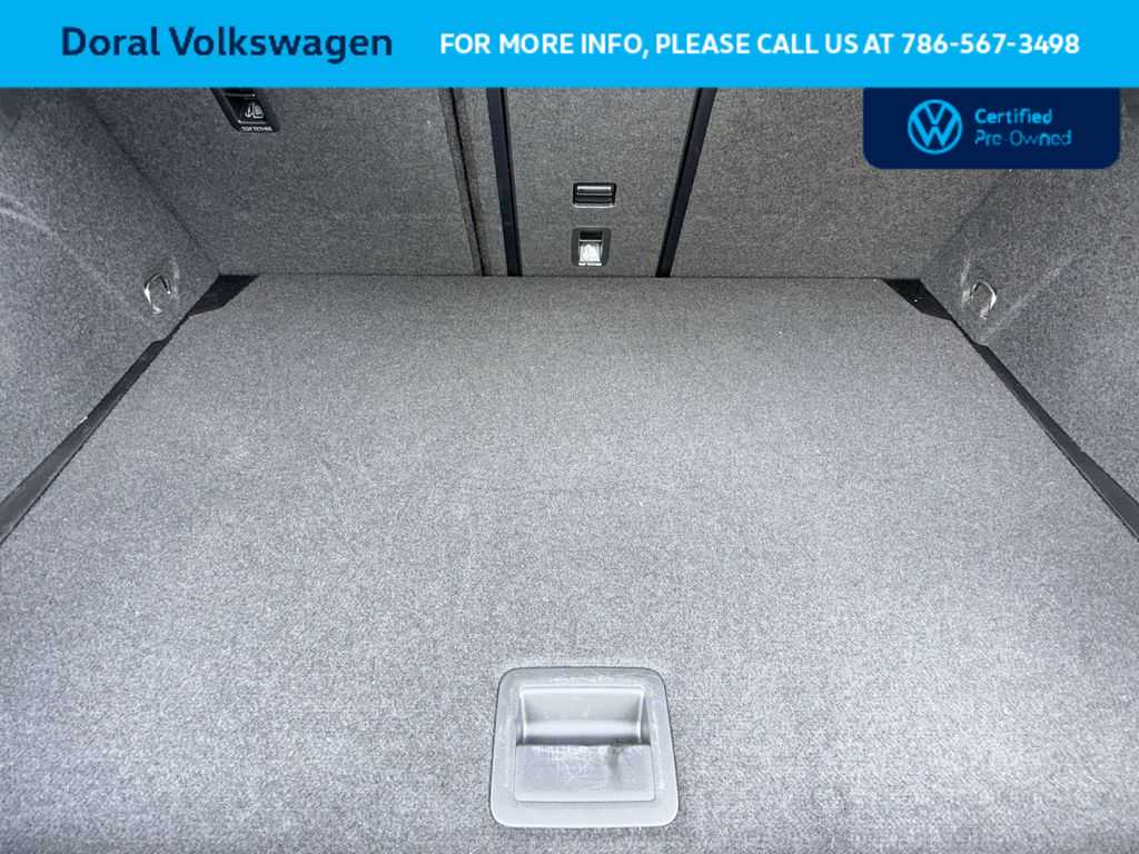 Thumbnail: 2025 Volkswagen Golf - 25