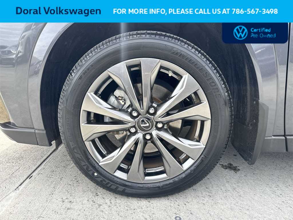 Thumbnail: 2022 Lexus UX - 10