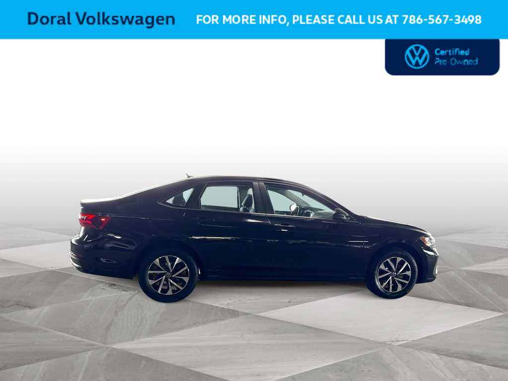 Thumbnail: 2023 Volkswagen Jetta - 9