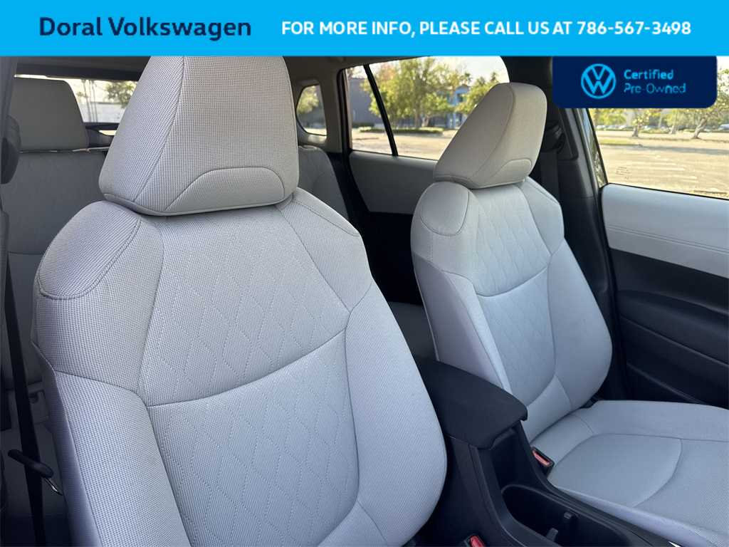 2024 Toyota Corolla Cross LE 27