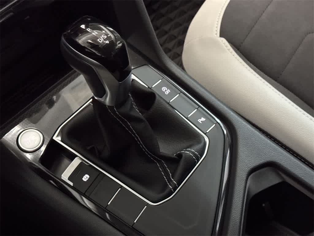 2025 Volkswagen Taos SE 21